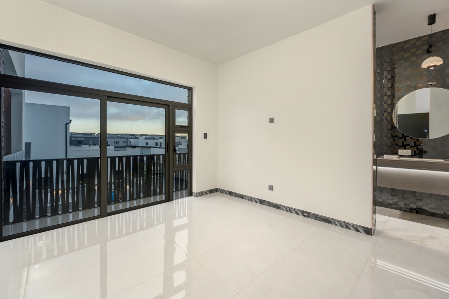 6 Bedroom Property for Sale in Sandown Western Cape